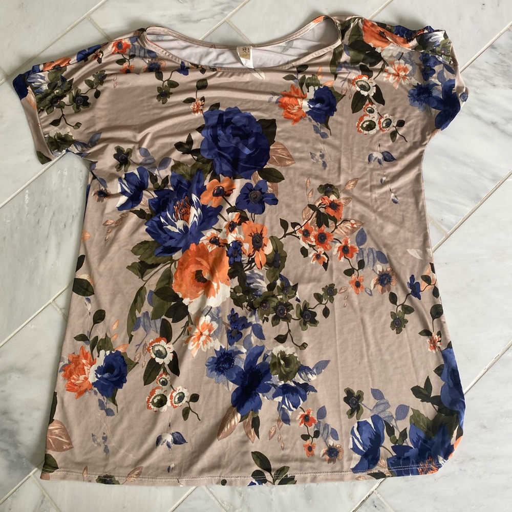 Boutique stretch floral top